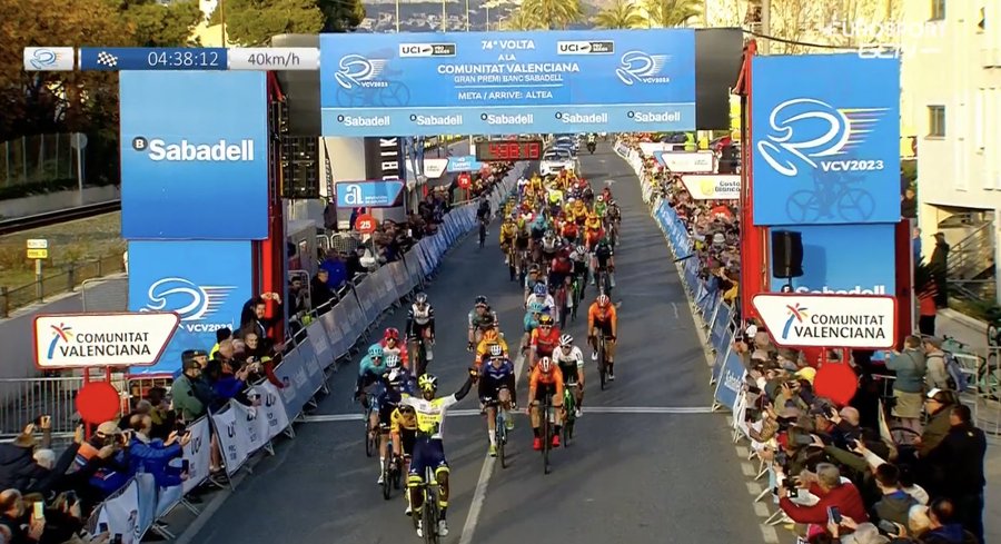 Biniam Girmay storms to stage 1 sprint victory at Volta a la Comunitat Valenciana
